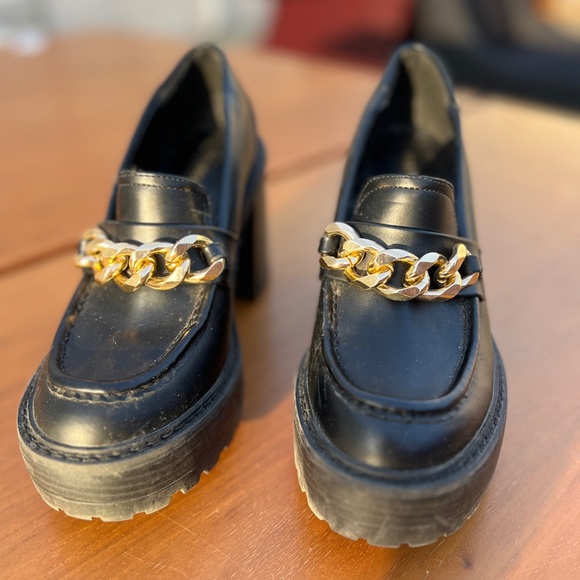 Madden Girl Black Loafers with Gold Chain - Picture 4 of 6
